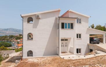 Apartments with parking space Splitska, Brač - 21974 Adriatic.hr