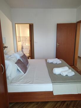 Ferienwohnungen mit Parkplatz Rtina - Miocici, Zadar - 22001