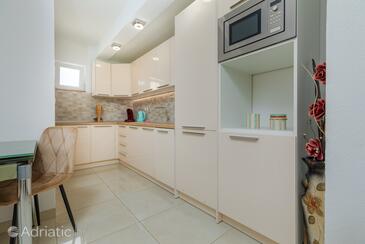 Apartments by the sea Tučepi, Makarska - 22005