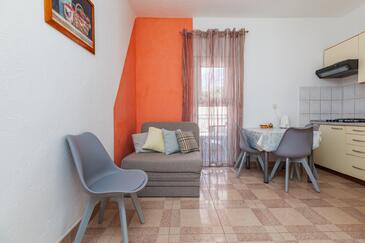 Tučepi, Jadalnia w zakwaterowaniu typu apartment, Dostępna klimatyzacja, zwierzęta domowe są dozwolone i WiFi.