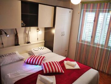 Ferienwohnungen am Meer Tisno, Murter - 22006