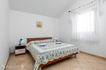 Lejligheder med pool egnet til familier med børn Valbandon, Fazana - 2201