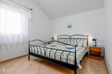 Lejligheder med pool egnet til familier med børn Valbandon, Fazana - 2201