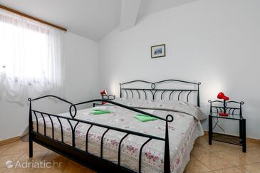 Leiligheter med basseng som passer for familier med barn Valbandon, Fazana - 2201