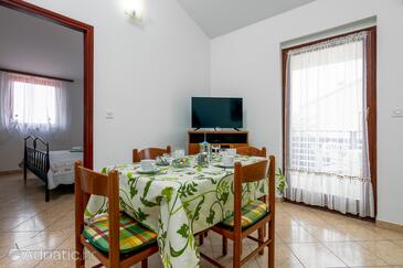 Family-friendly apartments with swimming pool Valbandon, Fažana - 2201