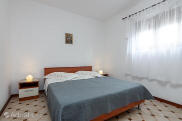 Family-friendly apartments with swimming pool Valbandon, Fažana - 2201