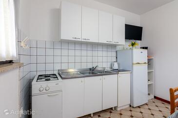 Family-friendly apartments with swimming pool Valbandon, Fažana - 2201