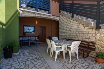 Family-friendly apartments with swimming pool Valbandon, Fažana - 2201