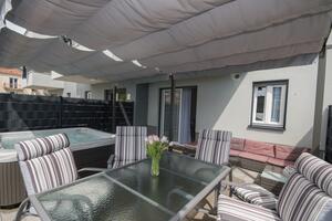 Dvosobni apartman Trogir (A-22015-a)