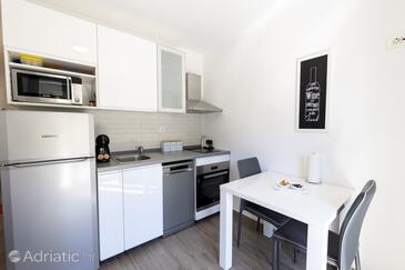 Апартаменти з паркуванням Хвар - Hvar - 22023