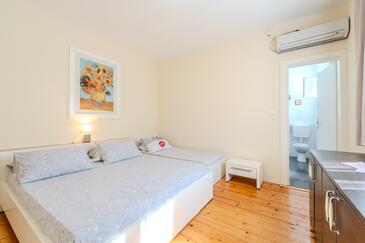 Appartamenti accanto al mare per famiglie Eso Piccola - Mali Iž, Iz - 22025