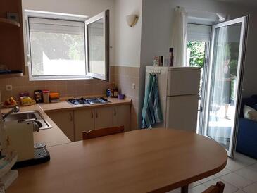 Ferienwohnungen mit Parkplatz Zaton, Zadar - 22035