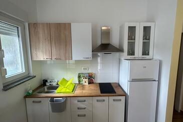 Apartmani s bazenom pogodni za obitelji s djecom Pula - 22040