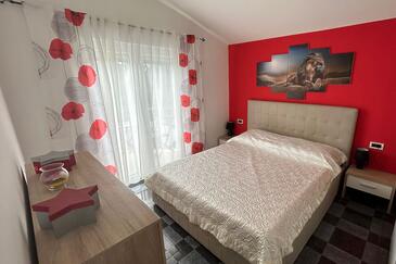 Apartmani s bazenom pogodni za obitelji s djecom Pula - 22040