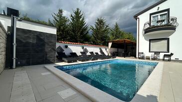 Apartmani s bazenom pogodni za obitelji s djecom Pula - 22040