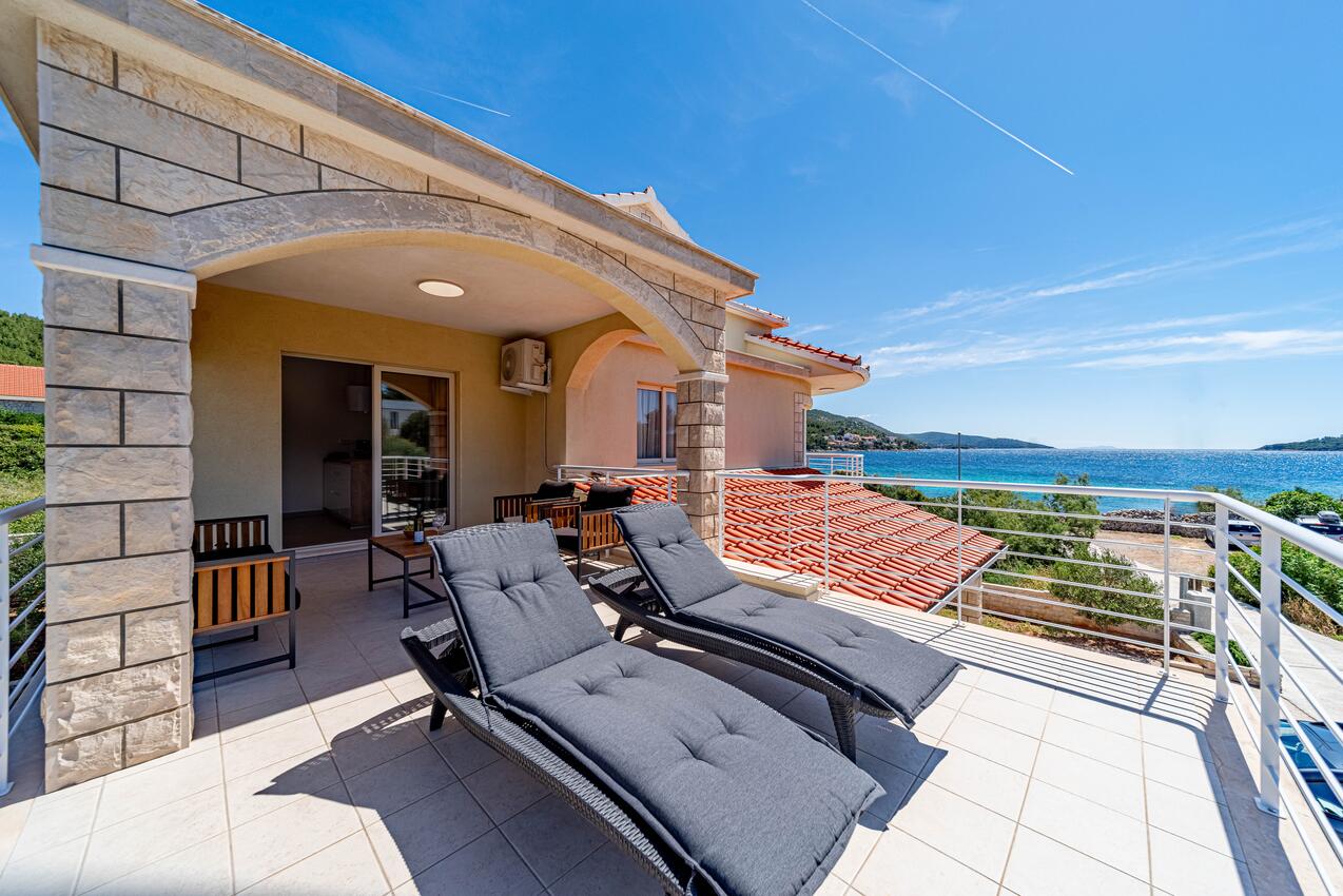 Dwupokojowy apartament Prizba (Korcula) (A-22068-a)