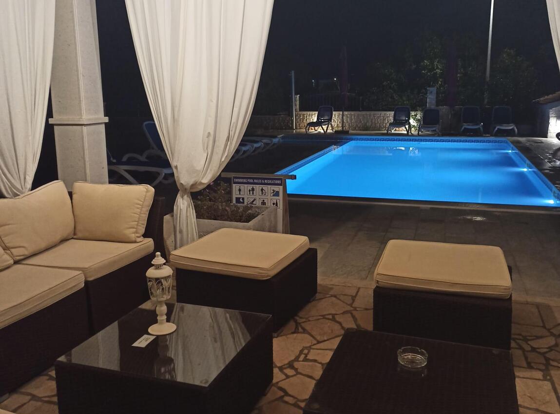 Ferienwohnungen mit Pool für Familien Poljica, Trogir - 22079
