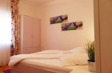 Ház családok részére medencével a tenger mellett Barbat, Rab - 22081