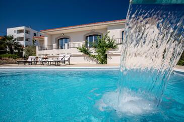 Familiehuis met zwembad aan zee Barbat, Rab - 22081 Adriatic.hr