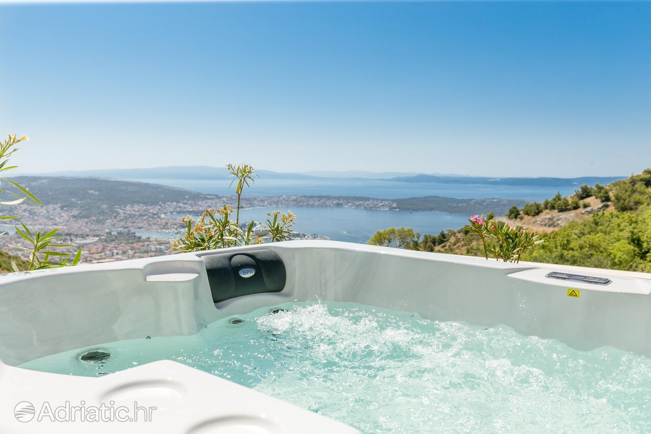 Luxury villa with a swimming pool Seget Donji, Trogir - 22094