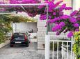 Parkeerplaats Split, Split, Parkeerplaats 22101 - Appartementen met een kiezelstrand.
