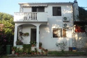 Apartamente cu parcare Mirca, Brac - 22108