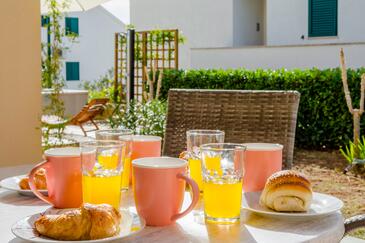 Apartmanok családok részére medencével Milna, Brac - 22122