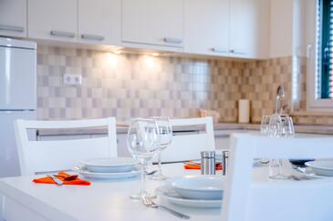 Family-friendly apartments with swimming pool Milna, Brač - 22122