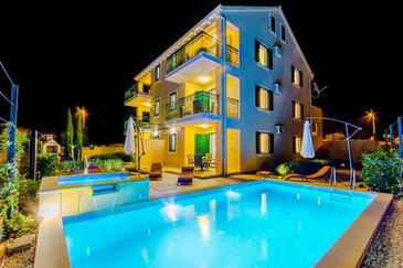 Family-friendly Apartments With Swimming Pool Milna, Brač - 22122 - Brač