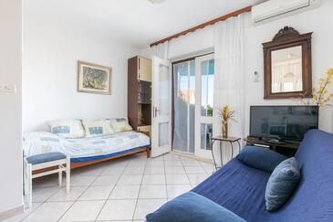 Supetar, Woonkamer in accommodatietype apartment, airconditioning beschikbaar en WiFi.