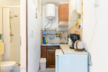 Apartments with parking space Supetar, Brač - 22123