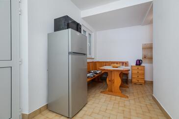 Bratuš, Jídelna v ubytování typu apartment, WiFi.