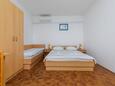 Bratuš, Ložnice v ubytování typu studio-apartment, s klimatizací a WiFi.