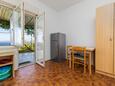 Bratuš, Jídelna v ubytování typu studio-apartment, WiFi.