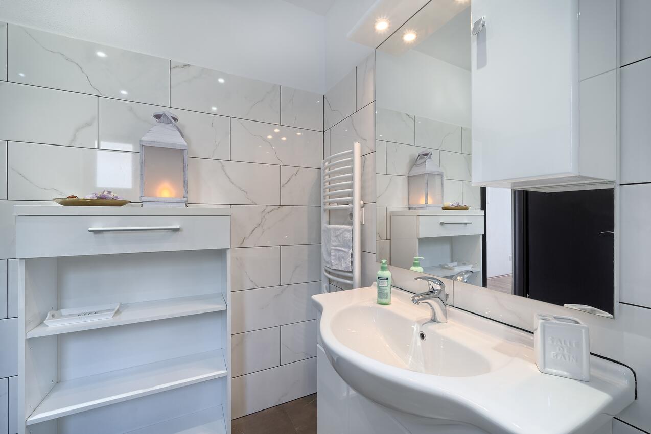 K-22138 - Alloggi privati - Casa con piscina per famiglia Kastel Stari, Castelli - Kaštela