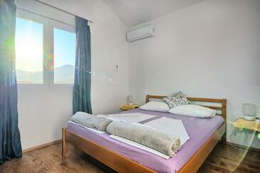 Ház családok részére medencével Kastel Stari, Kastela - 22138