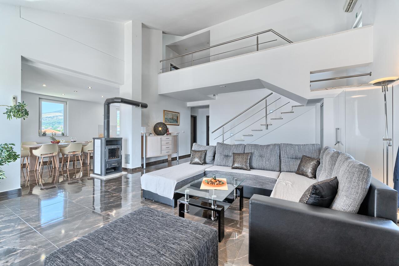 K-22138 - Alloggi privati - Casa con piscina per famiglia Kastel Stari, Castelli - Kaštela