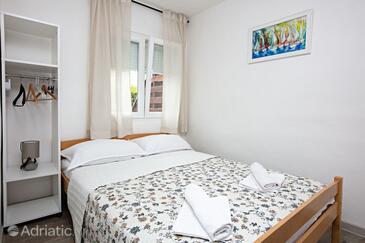 Apartmani s parkingom Rogoznica - 22143