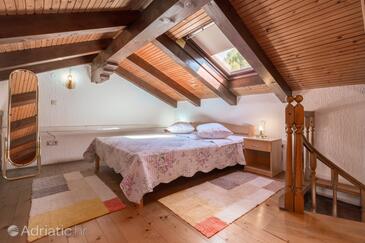 Apartments with parking space Poreč - 2216