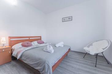 Apartmaji s parkingom Zadar - 22170