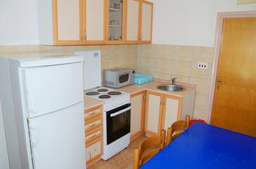 Ferienwohnungen mit Parkplatz Postira, Brac - 22207