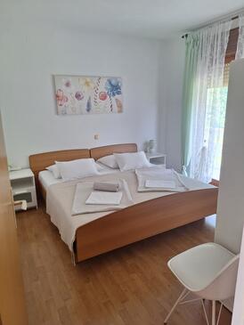 Apartmanok és szobák parkolóhellyel Palit, Rab - 22221