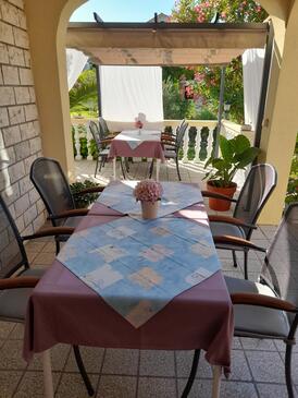 Apartmanok és szobák parkolóhellyel Palit, Rab - 22221