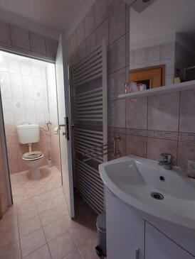 Ferienwohnungen mit Parkplatz Karlovac - 22225