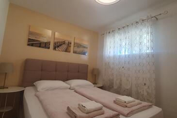 Lejligheder til familier med børn Lopar, Rab - 22227