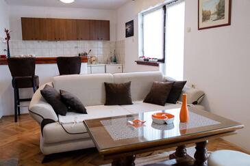 Appartement de deux chambres Srb, Zagora (A-22245-a)