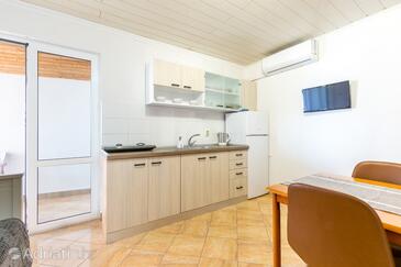 Apartmanok parkolóhellyel Zivogosce - Blato, Makarska - 22253