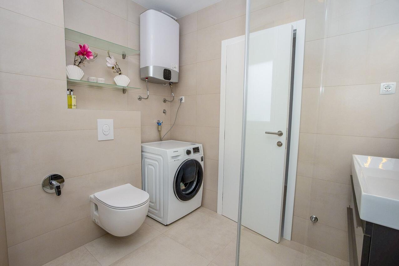 A-22264-a - Alloggi privati - Appartamenti con parcheggio Promajna, Macarsca - Makarska