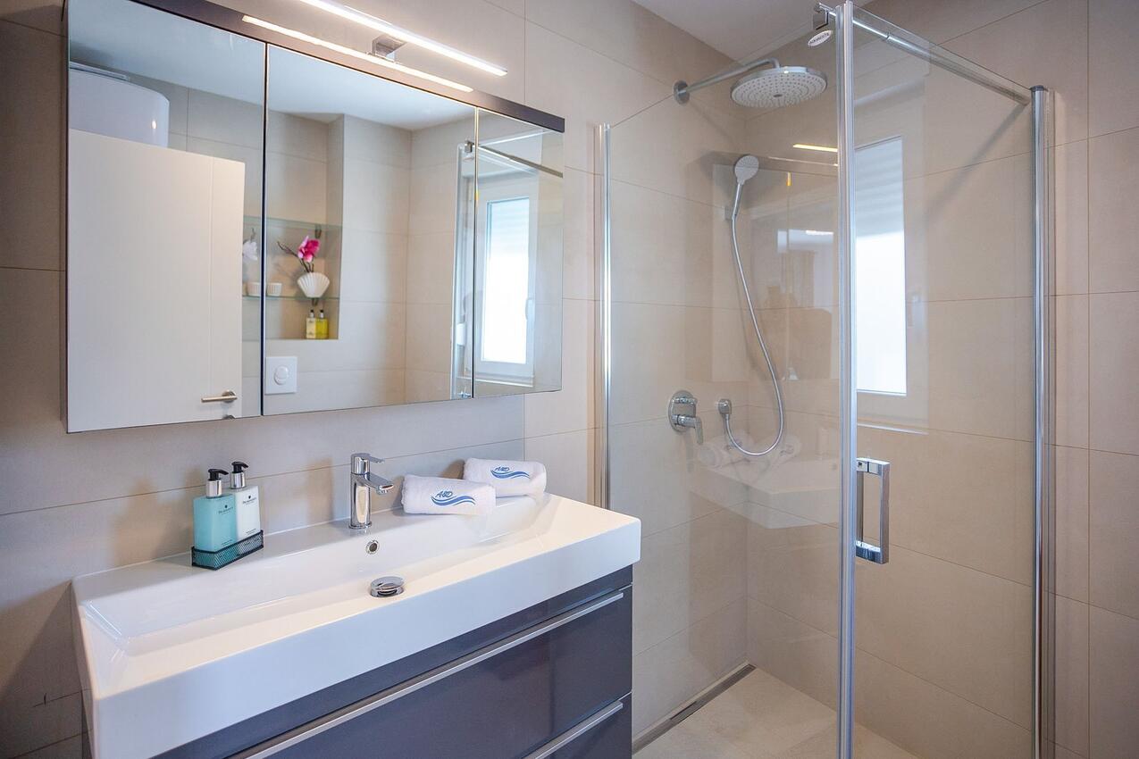 A-22264-a - Alloggi privati - Appartamenti con parcheggio Promajna, Macarsca - Makarska