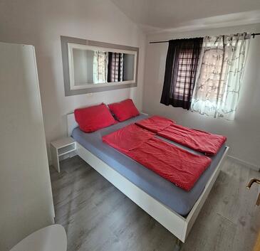 Leiligheter med parkering Podgora, Makarska - 22286